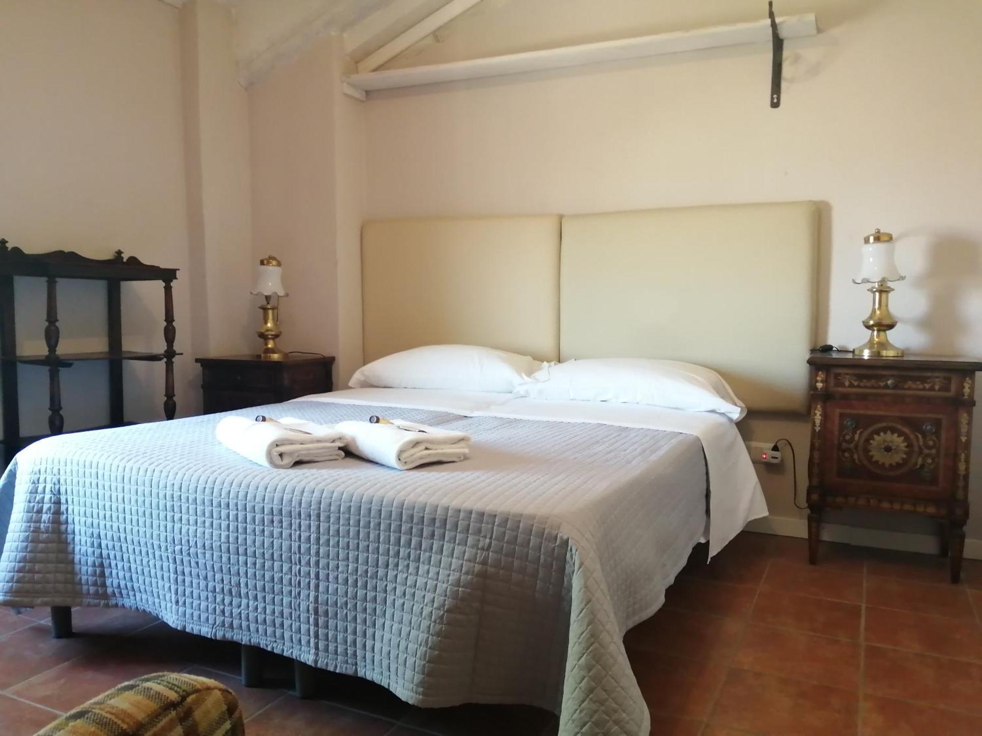 Cascina La Castagnara Bed & Breakfast Oriolo  Room photo